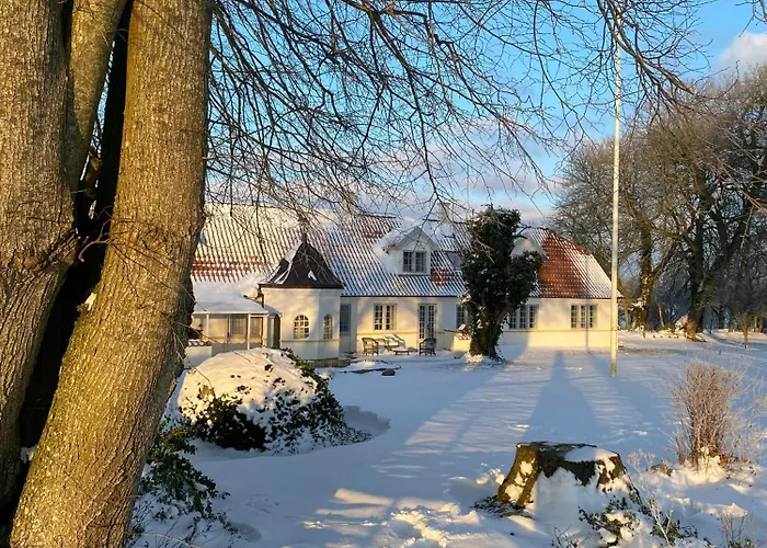 Σπίτι διακοπών Historic Farm With Church View Near Randers *